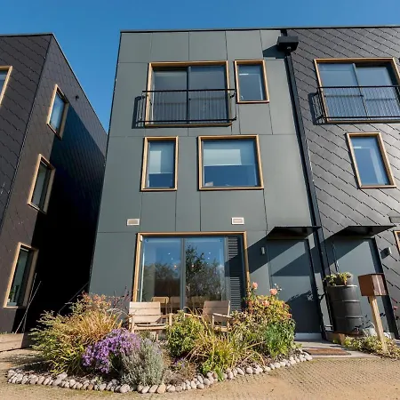 Holiday home Pass The Keys Deluxe On The River Leeds Dock Pass The Keys *