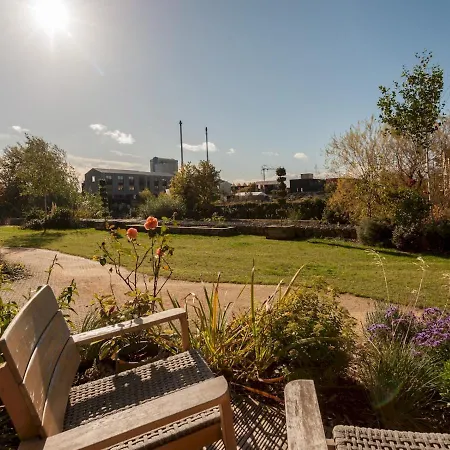 Holiday home Pass The Keys Deluxe On The River Leeds Dock Pass The Keys